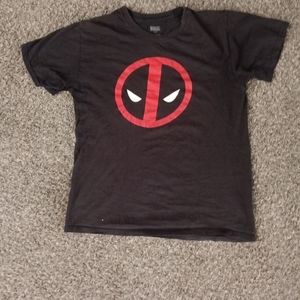 M deadpool black tee shirt